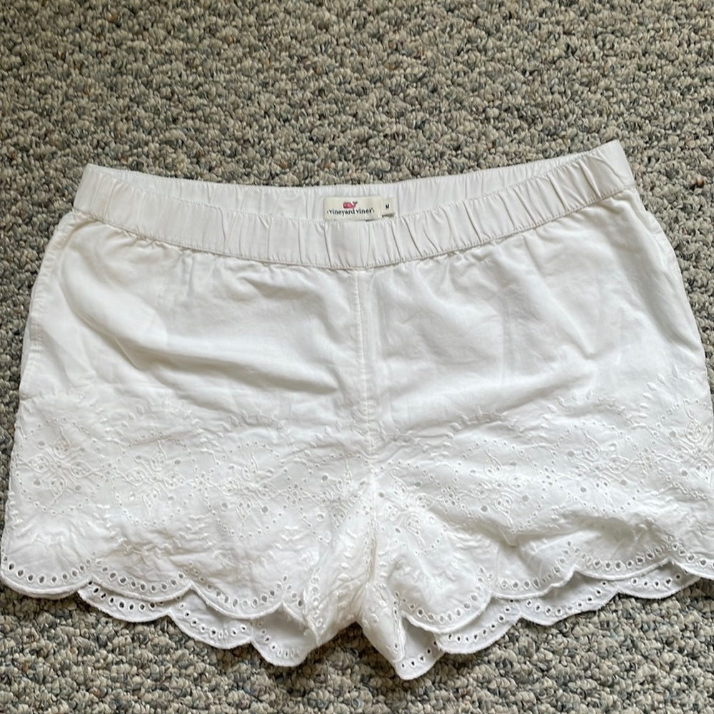 Vineyard Vines white embroidered shorts